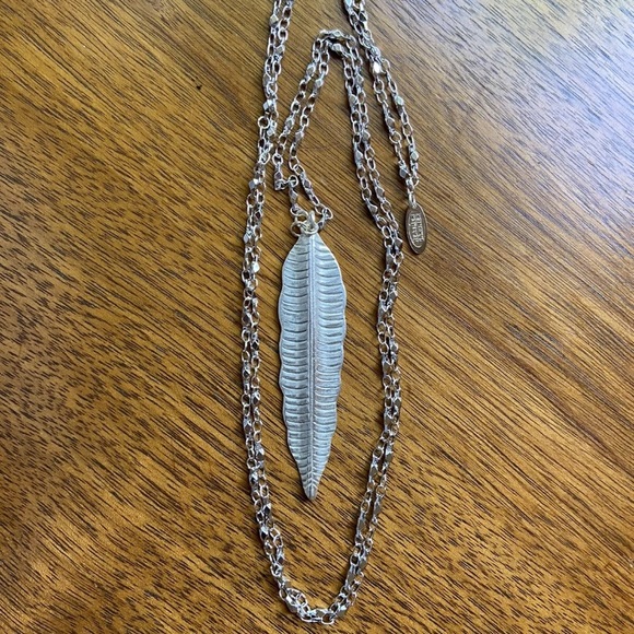 Heather Gardner Paradise Feather Necklace- NWOT, Silver, Stunning! - Picture 7 of 7